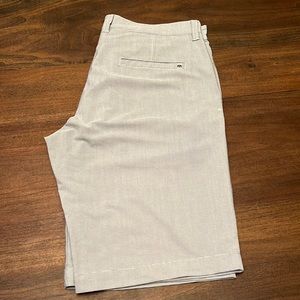 Travis Mathew Golf Shorts Size 34